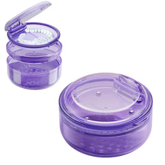 Lower soaking compartment with draining layer for cleaning a retainer