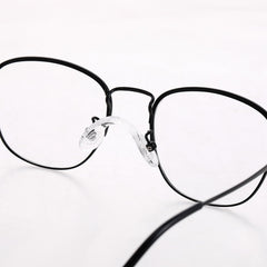 Packaging and product display: transparent nose pads