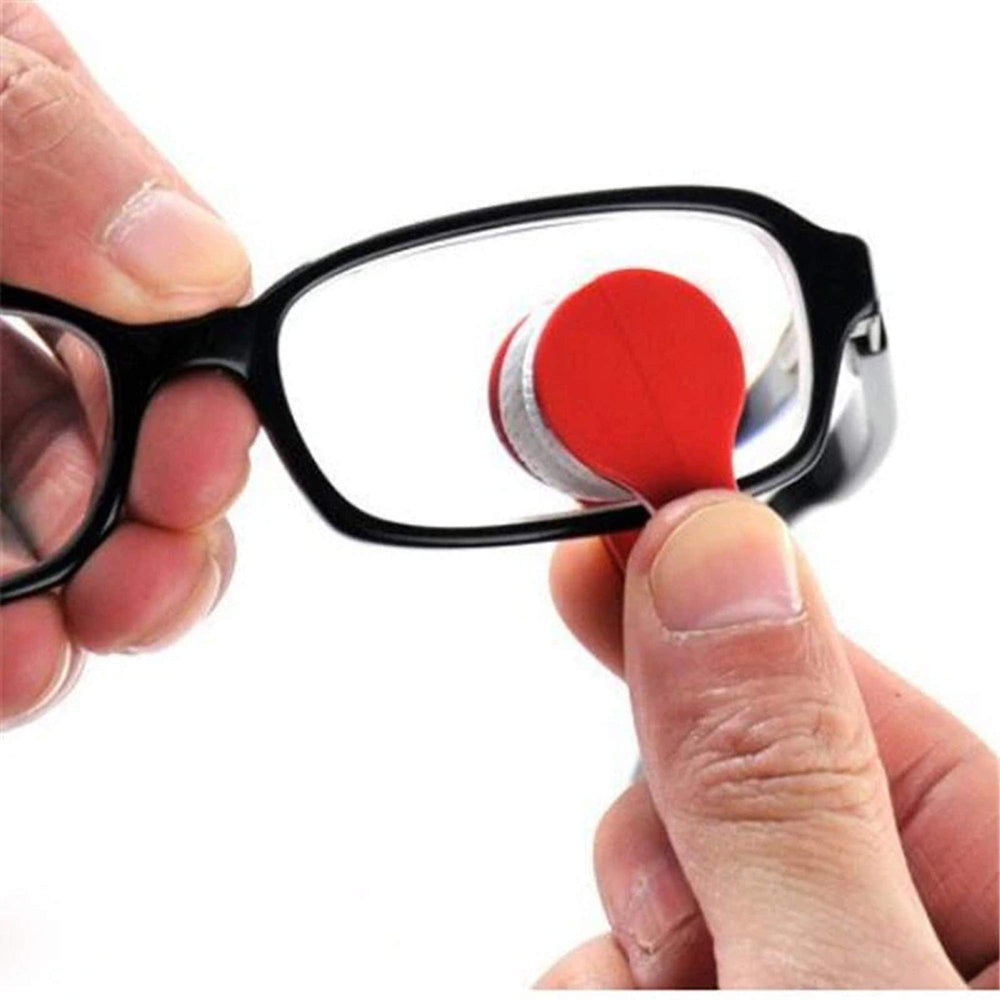 Portable eyewear cleaning tool clipped to a bag