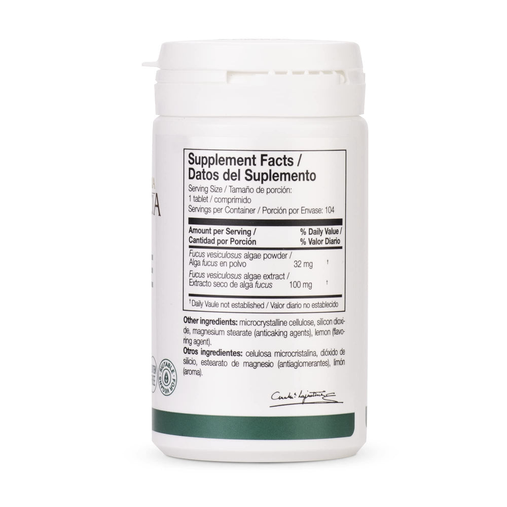 Close-up of seaweed fucus powder and tablet