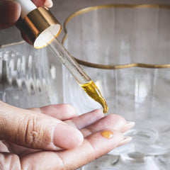 Mangosteen peel and rose petals in the formula