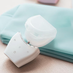 Durable travel brush head case protecting nylon bristles
