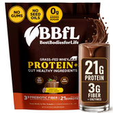 BBfL batido de proteína de cacao crema vertido en vaso para energía diaria