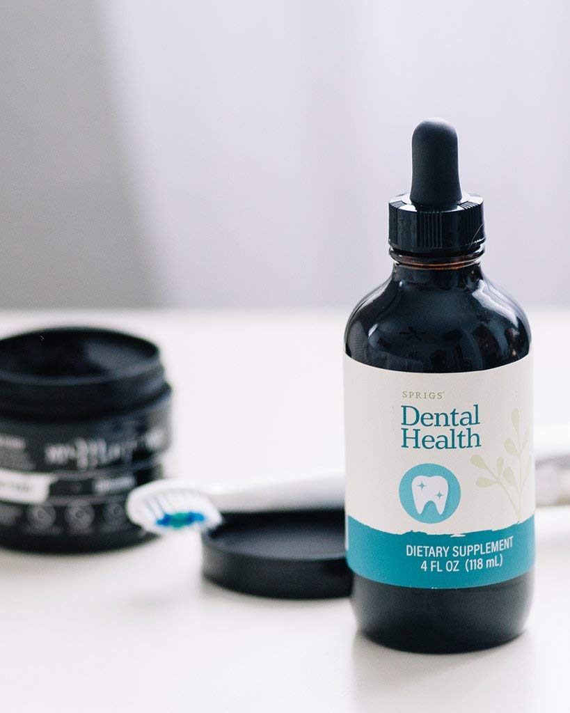 Droppers in water for daily dental rinse