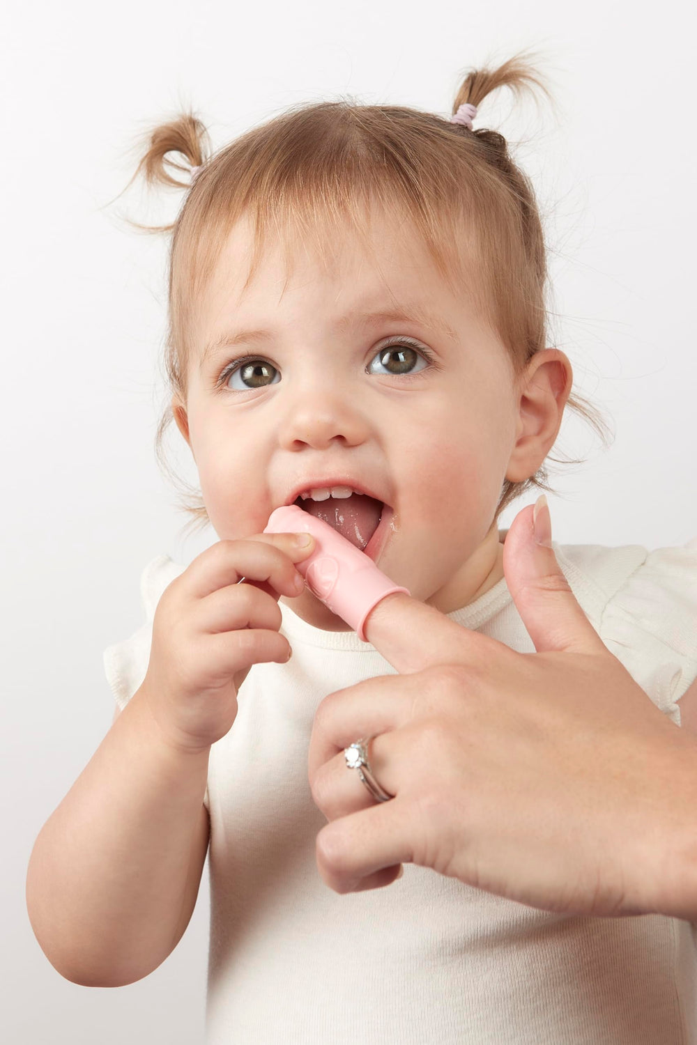 Built-in bite block protects fingers during brushing