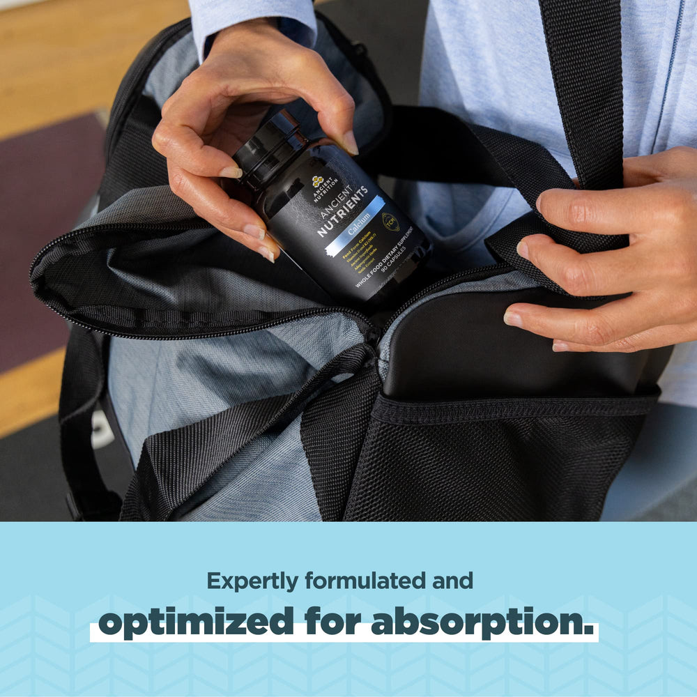 Serving suggestion with water and capsules