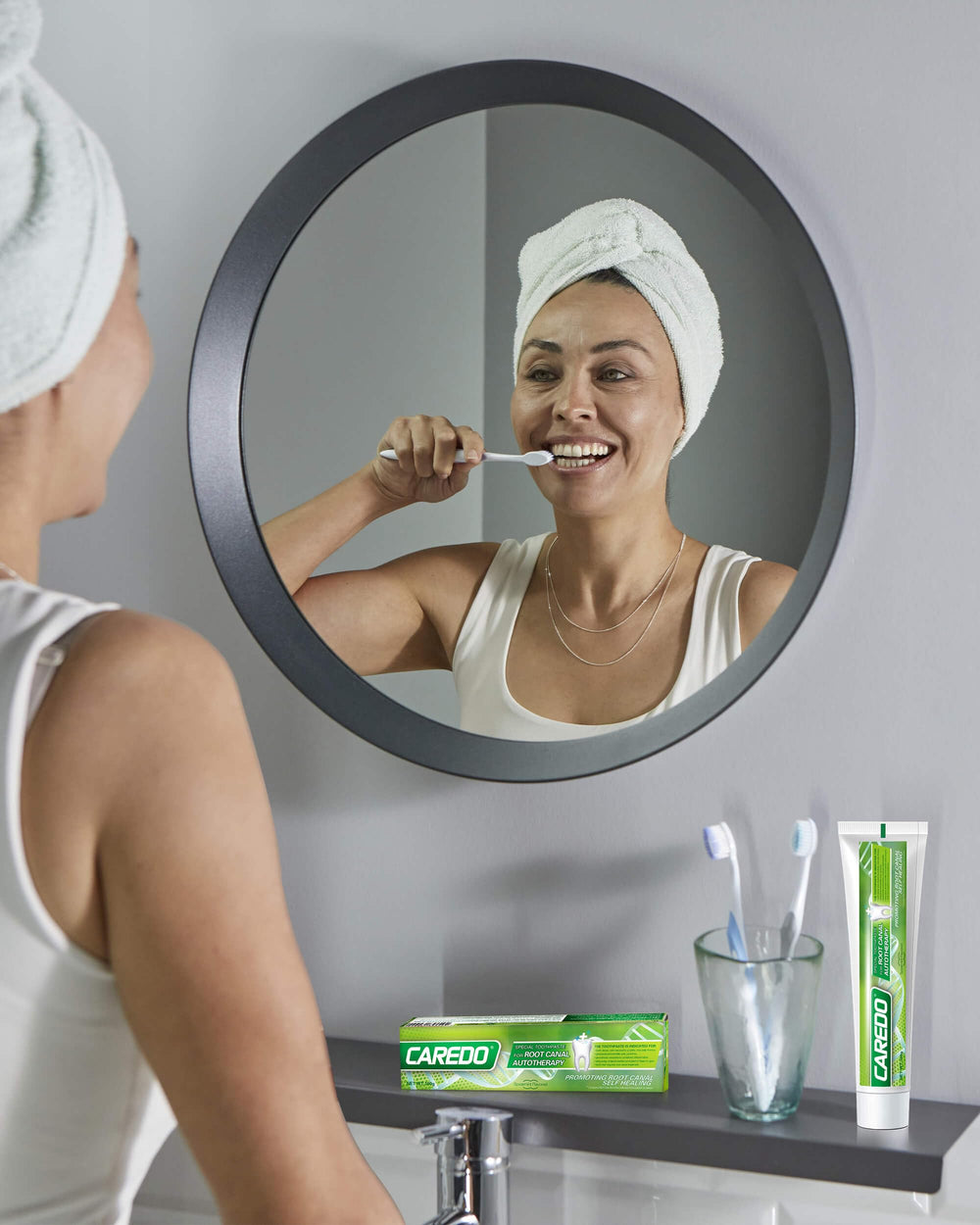 Minimal packaging layout of CAREDO Dual Toothpaste Set