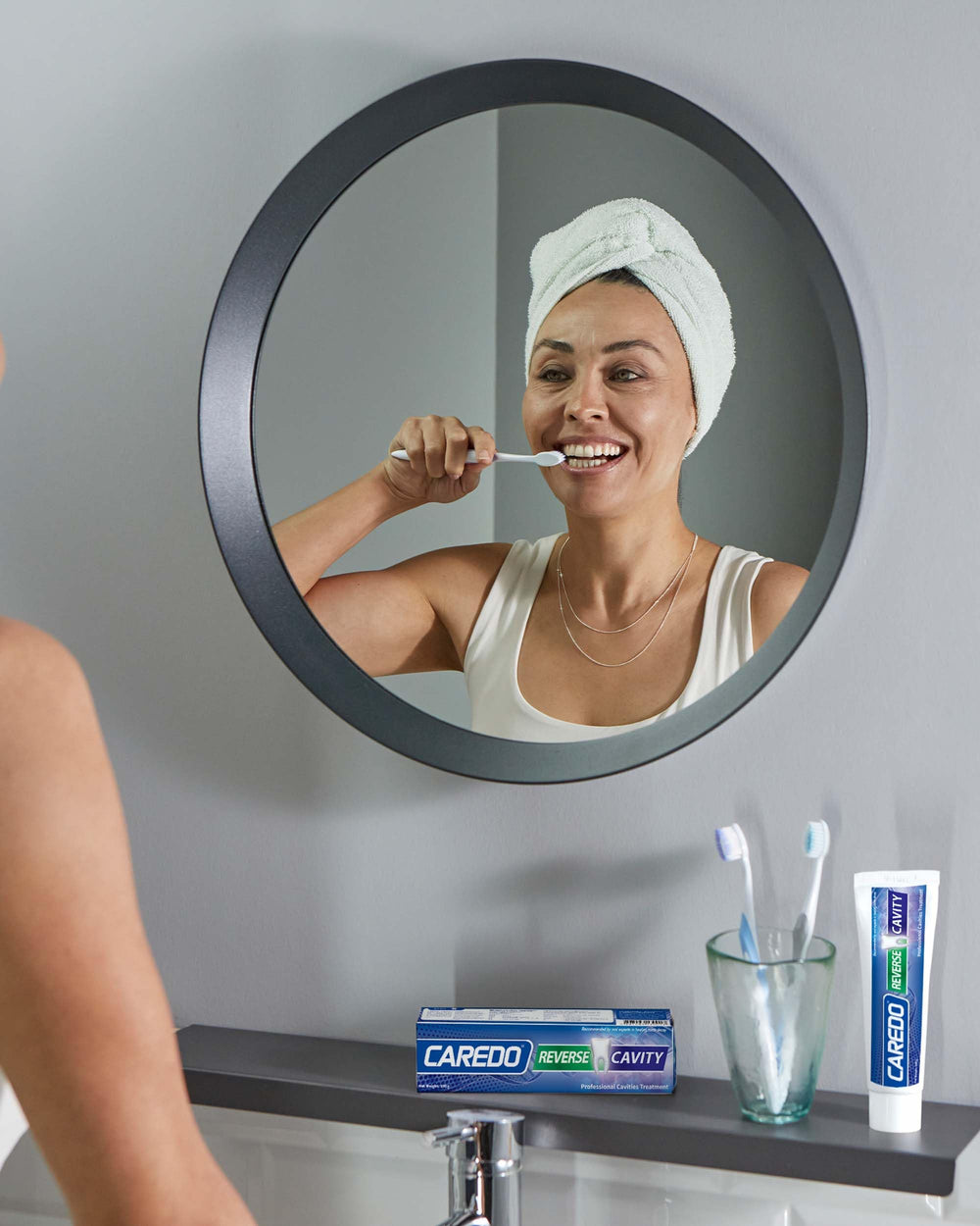 Fluoride-free label on CAREDO toothpaste