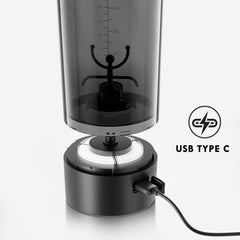 Cholas shaker leak-proof seals demonstrated for secure gym bag transport.