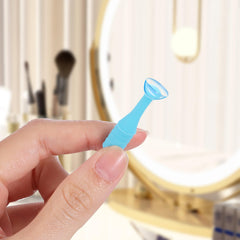 Close-up of plunger tip for hard and soft lenses
