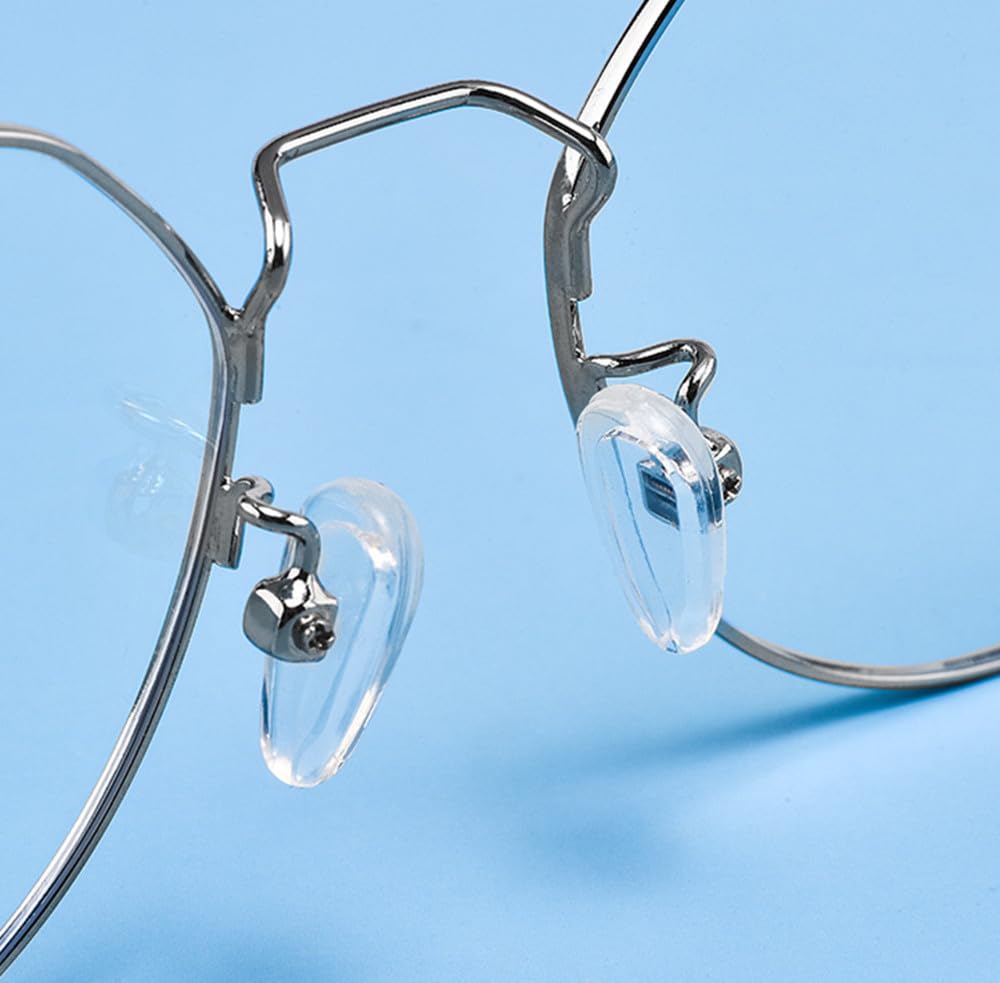 Cleaning cloth and containers included in the kit