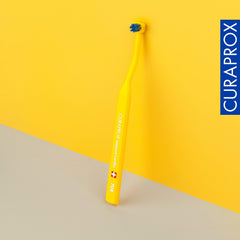 Ultra-compact brush head reaching tight spots
