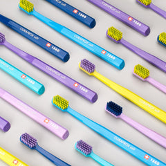 Single-pack toothbrush in random color
