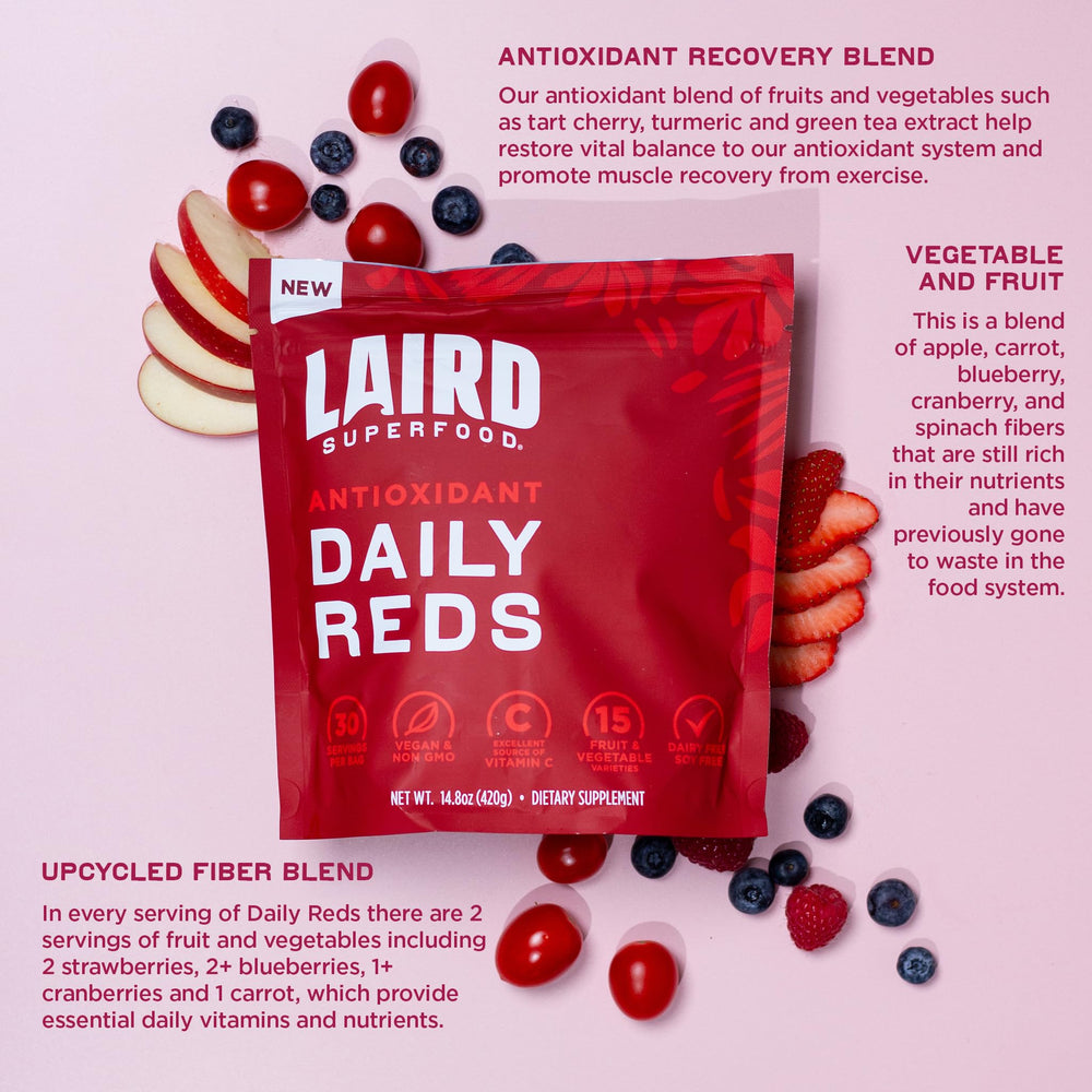 Serving suggestion: glass of Daily Reds shake with berries