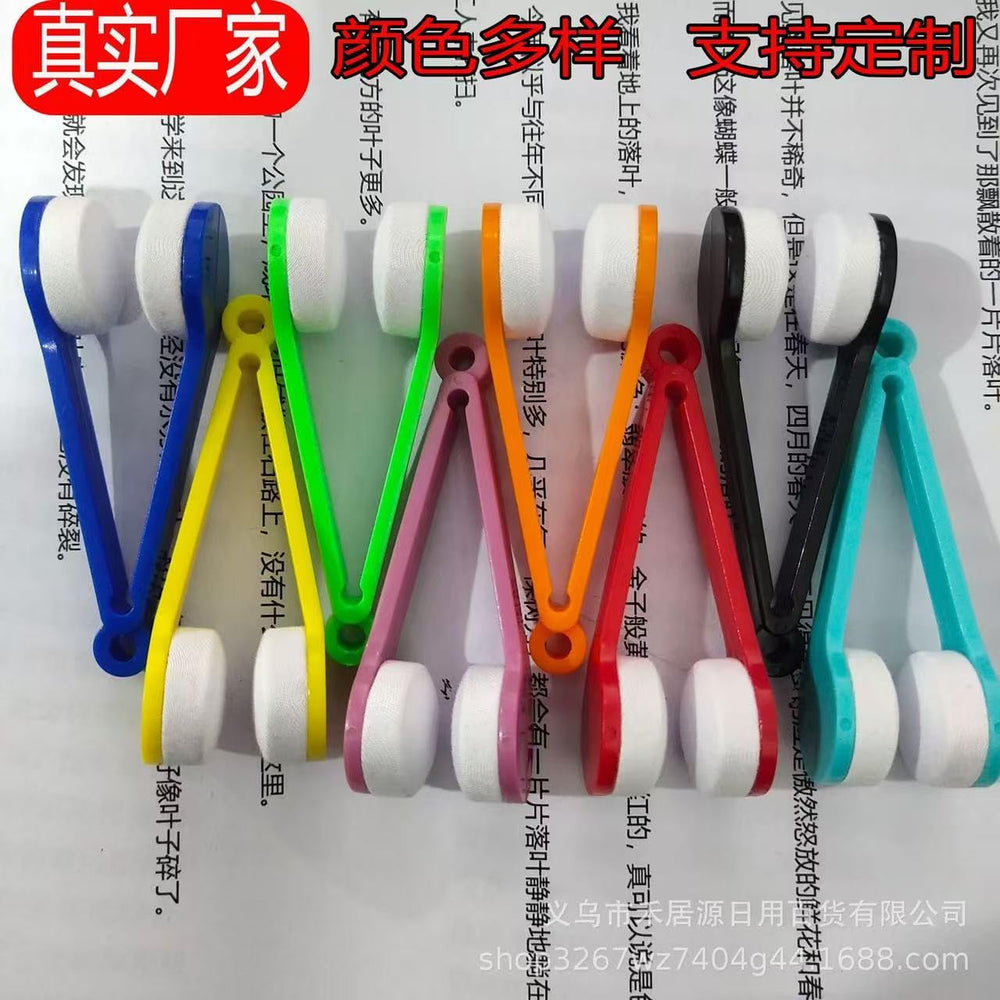 Durable eyeglass cleaning tool with microfiber pads