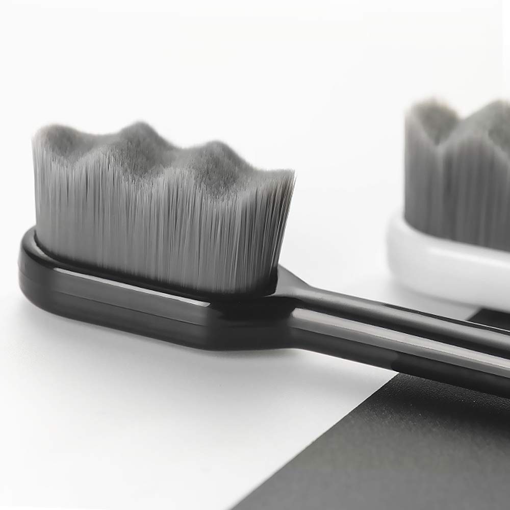 Ergonomic grip handle on EasyHonor toothbrush