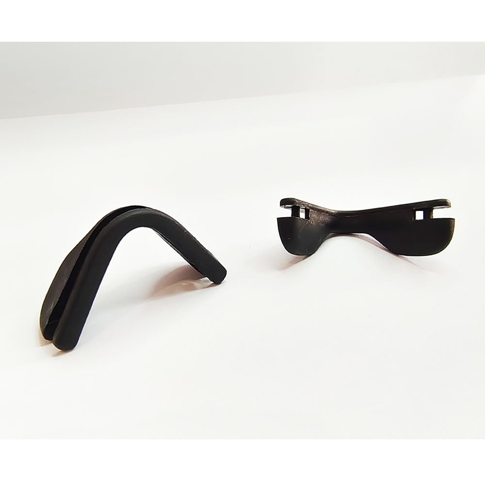 U-shaped nose pad design on black glasses