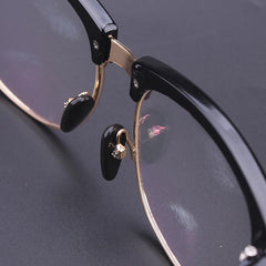 Close-up of soft silicone air chamber nose pads