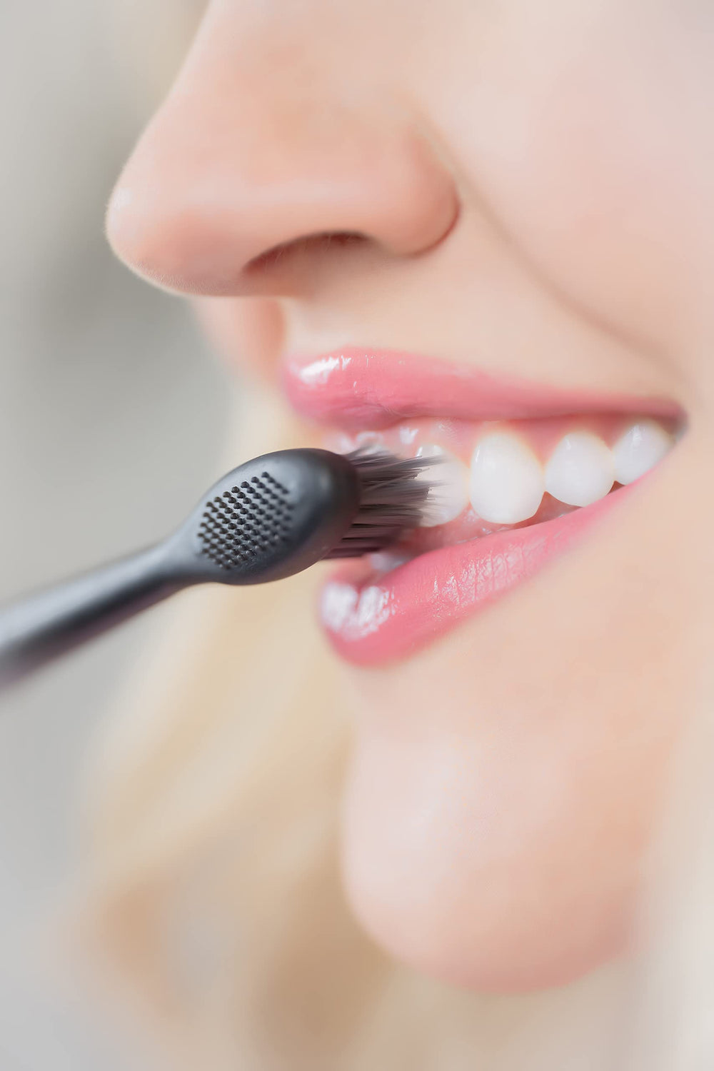 Alternating long tapered and short flat bristles
