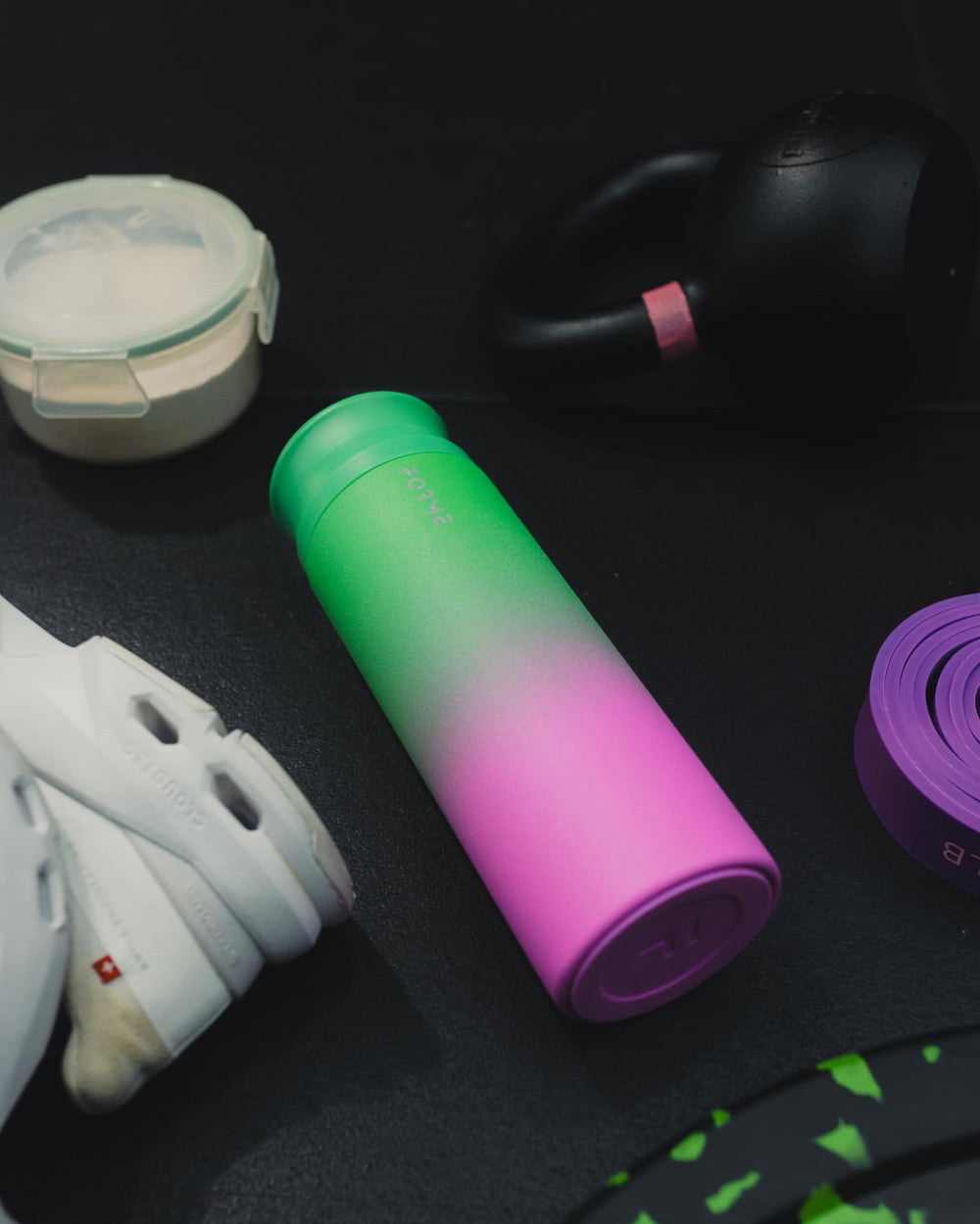 Stainless steel insulated body keeps drinks hot or cold