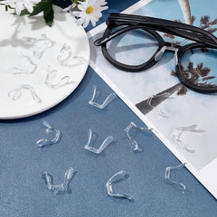 Nose pad being installed on eyeglasses bridge with plug-in design
