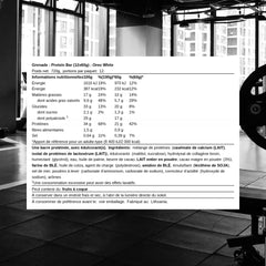 Close-up of real Oreo pieces in Grenade Oreo White Bar