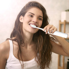 Bristles indicate when to replace after approximately 3 months
