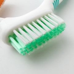 Denture brush set packaging and arrangement