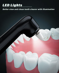User polishing teeth with the polisher
