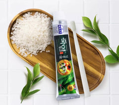 Close-up of bamboo salt emphasis in ITMOMGO toothpaste