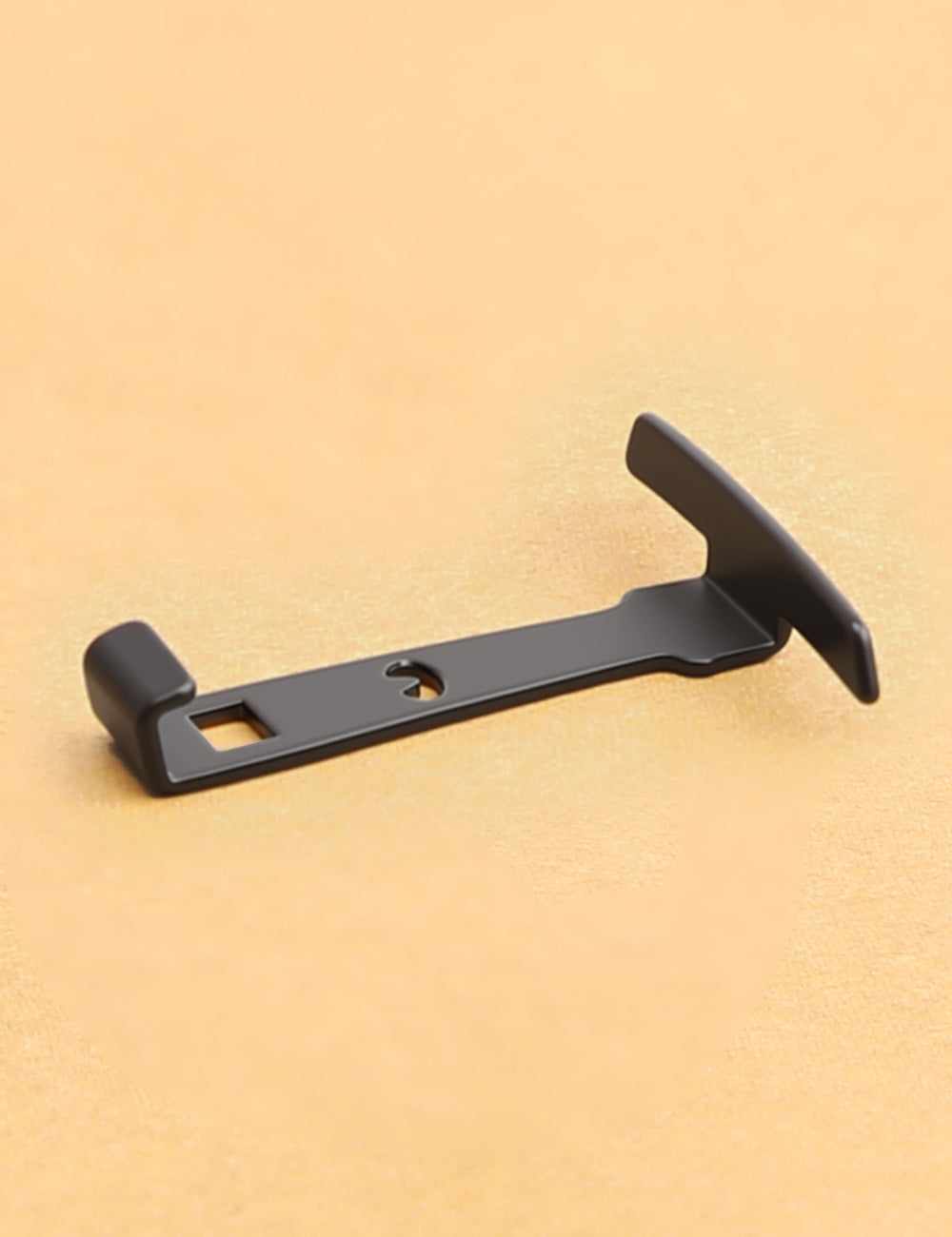 Adaptable hinge system compatible with curved or flat temple arms
