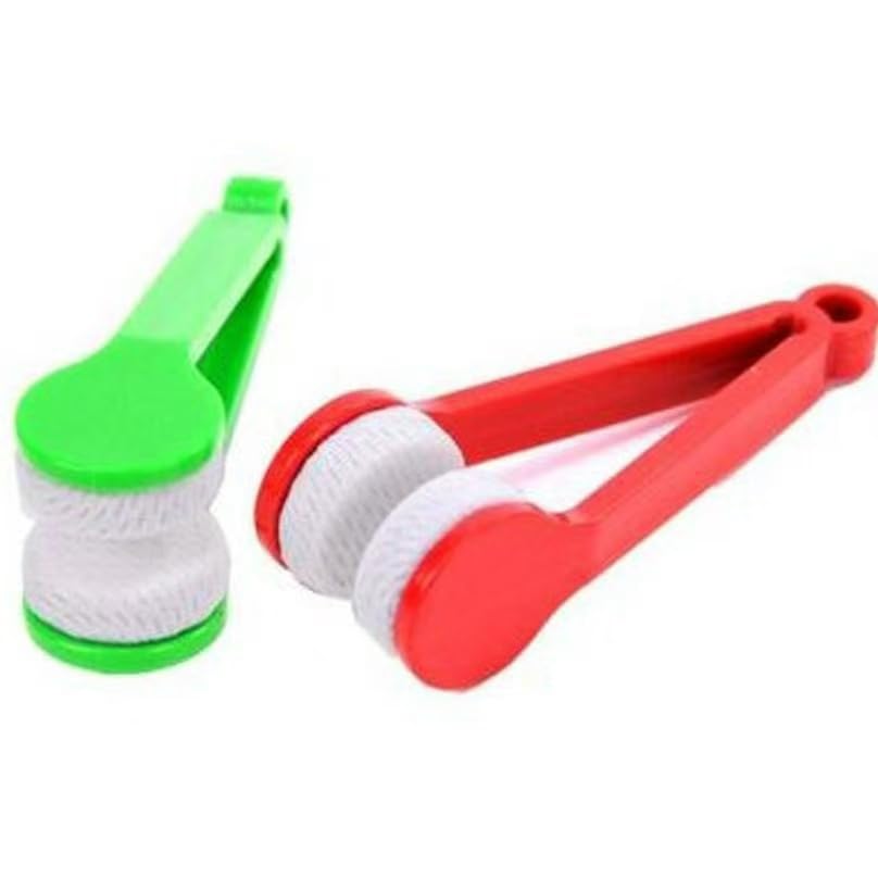Lens cleaner suitable for glasses and mirrors