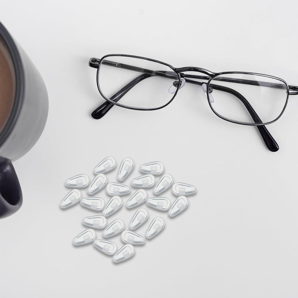 Simple tool-free installation of nose pads on glasses