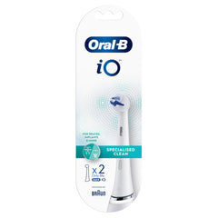 Oral-B iO Specialised Clean brush head 2-pack in white with angled outer tufts for deep cleaning in hard-to-reach areas