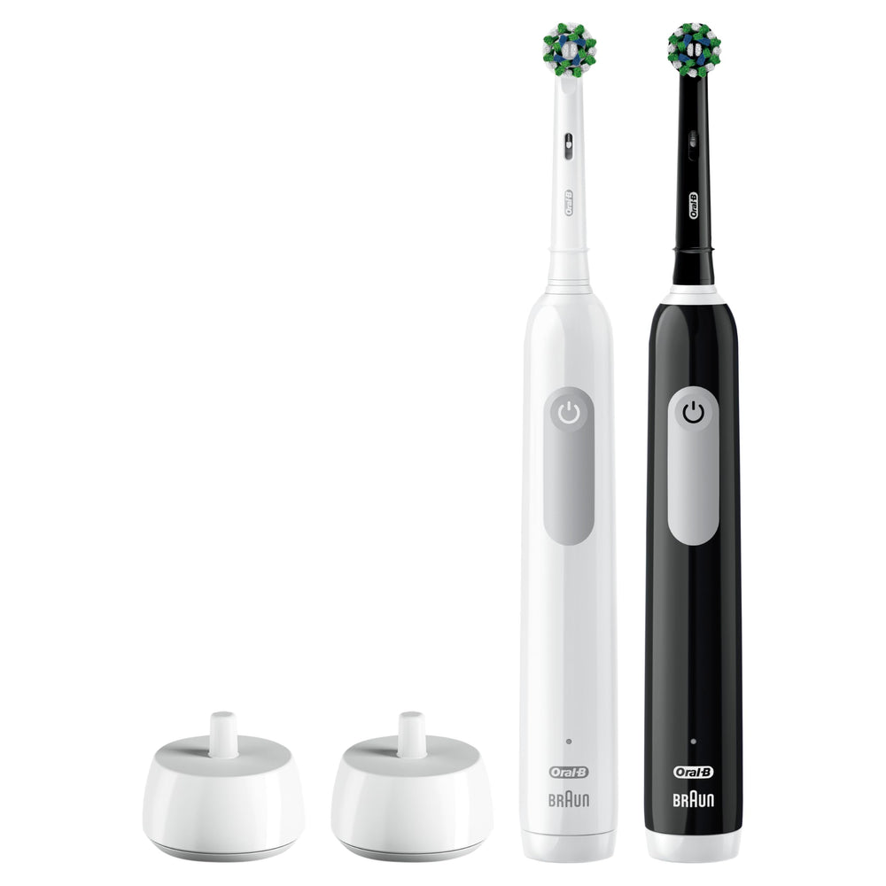 Close-up of the CrossAction brush head with 16-degree angled bristles.