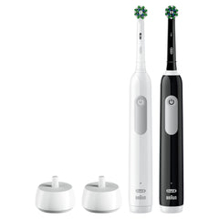 Close-up of the CrossAction brush head with 16-degree angled bristles.