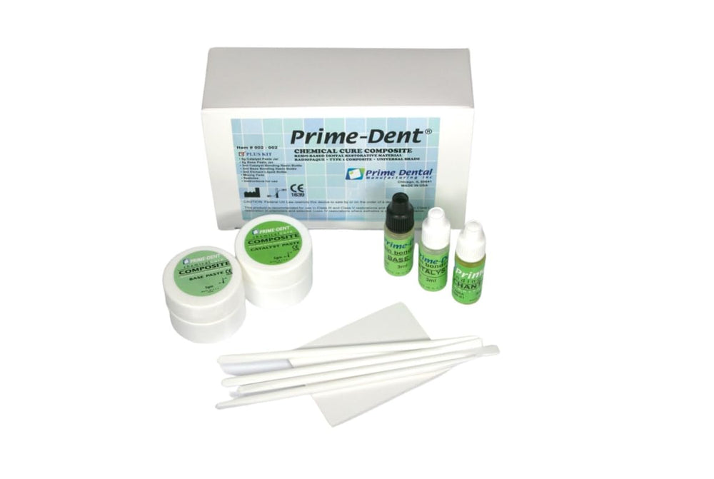 Mixing pads and spatulas included with the 5 gr x 5 gr self-curing adhesive kit