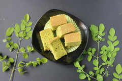 Serving suggestion with smoothie and moringa powder
