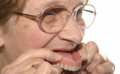 Movable partial dentures and full denture models from the kit.