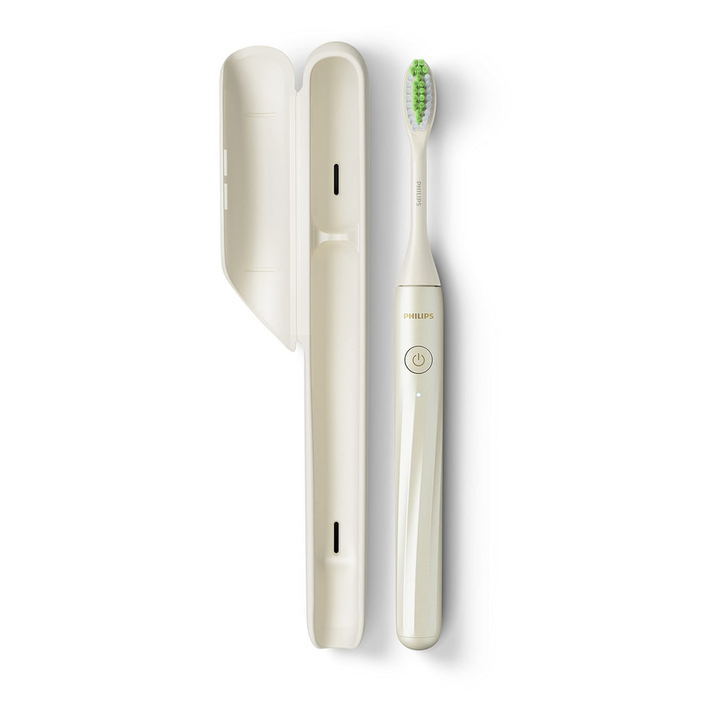 Box contents: Philips One toothbrush, extra brush head, travel case, USB charger