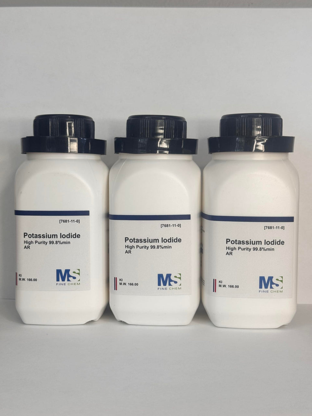 Potassium iodide crystals and powder in 3x100 g packaging totaling 300 g