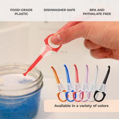 User removing aligner with the tool