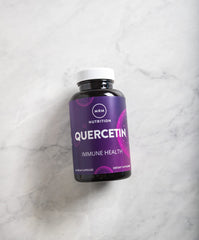 Illustration showing daily quercetin capsule use