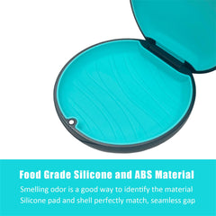 Close-up of strong magnetic closure on the retainer case