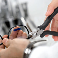 Portable pocket repair kit for glasses