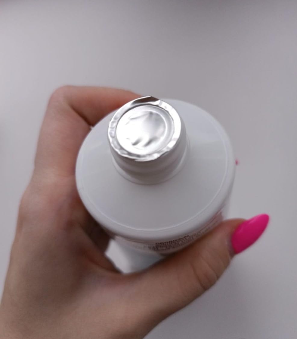 RIXET gel in use shows convenient, long-term wellness routine.