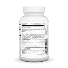 Source Naturals tableta en mano para mostrar tamaño y facilidad de ingestión