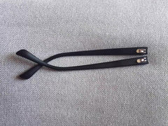 Packaging view of the temple arms replacement kit