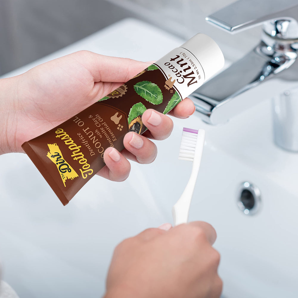 Lifestyle shot of fresh breath and smiling person