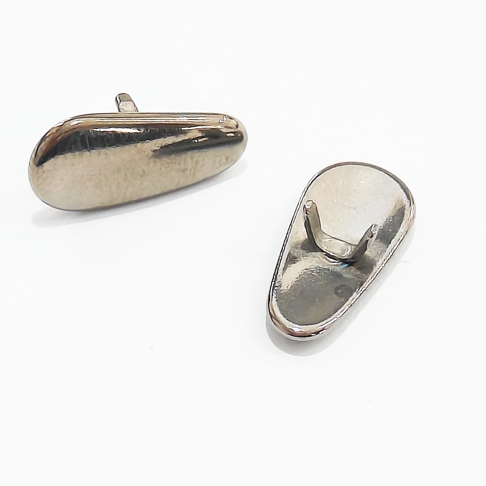 Close-up of titanium nose pads for RB3025 and RB3026 sunglasses